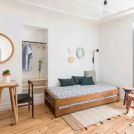 Апартаменти Home Out Alfama *