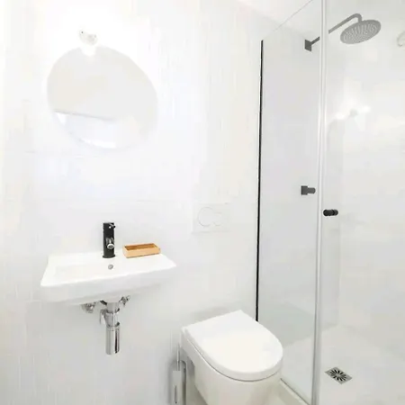 Апартаменти Home Out Alfama *