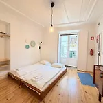 Out Alfama 2e Apartment