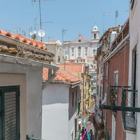 Out Alfama 2e Lissabon