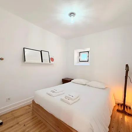 Out Alfama 2e Apartment *